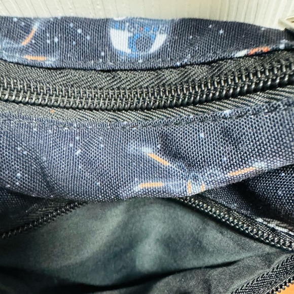 Hot Topic Star Wars Crossbody Bag - Picture 4 of 4